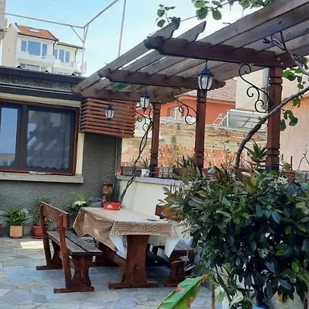 بيت ضيافة Ofilovi نيسيبار