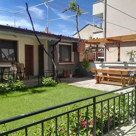 Ofilovi بيت ضيافة 2*