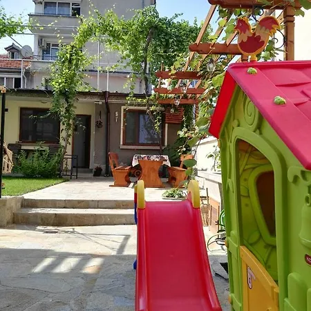 بيت ضيافة Ofilovi نيسيبار