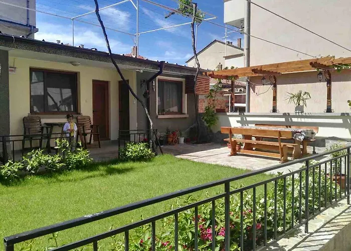 Ofilovi Guest house 2*